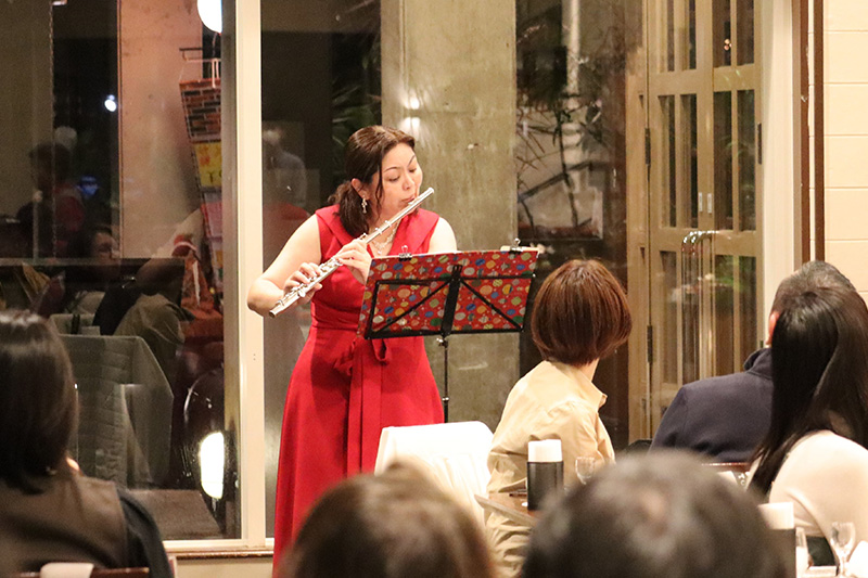 聖夜を奏でるディナーライブ