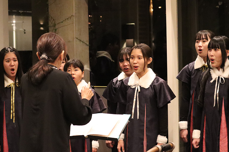 聖夜を奏でるディナーライブ