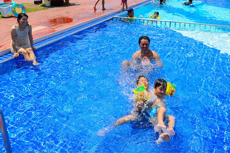 夏のプールをもっと自由に2時間延長でとことん楽しむプールタイムを